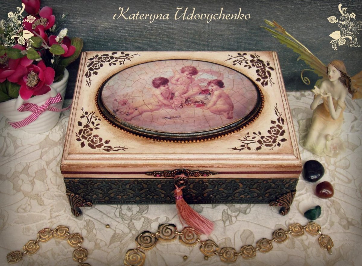 Деревянная коробочка