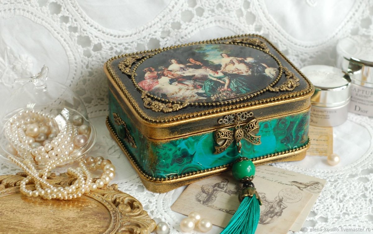Шкатулка с драгоценностями