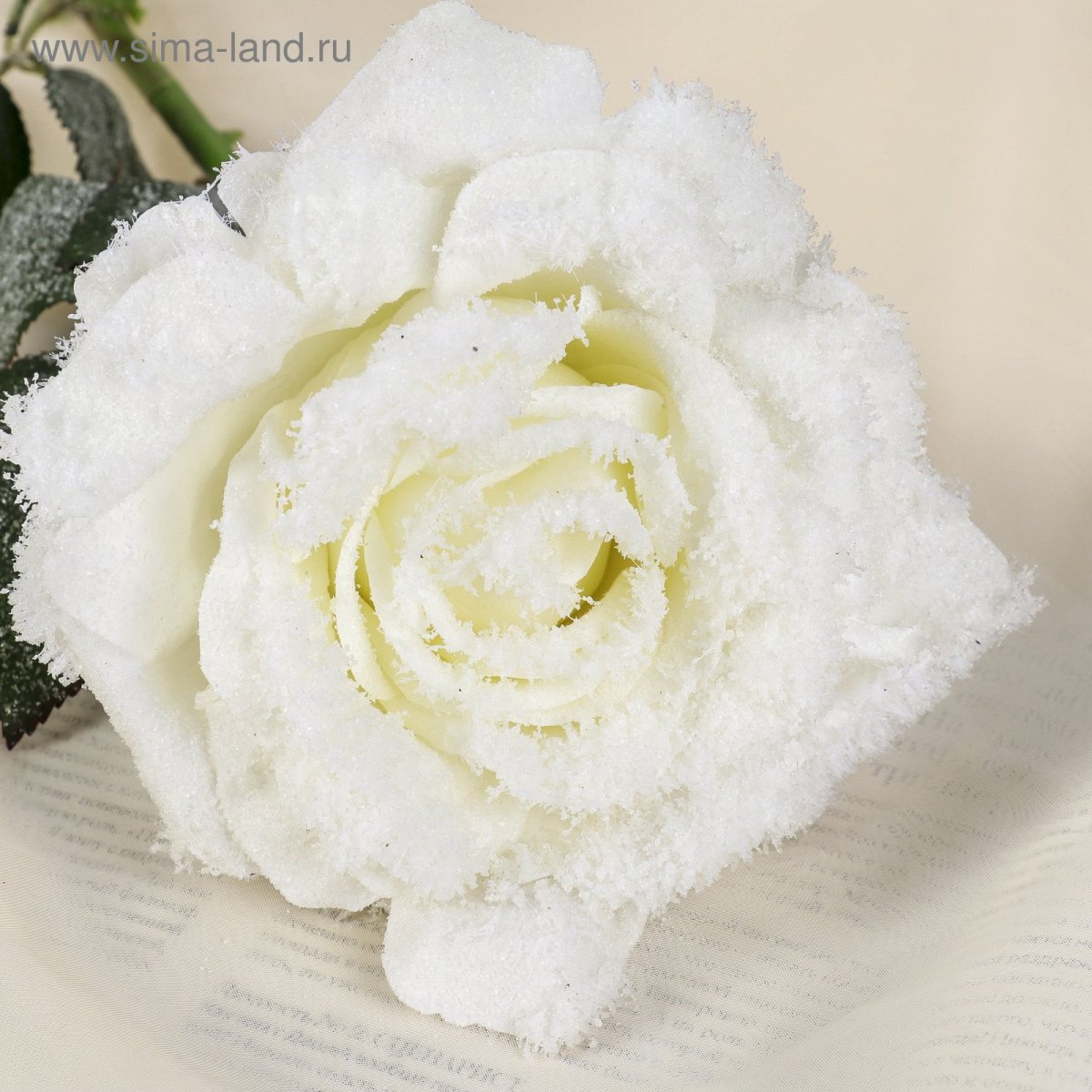 Искусственные белые розочки