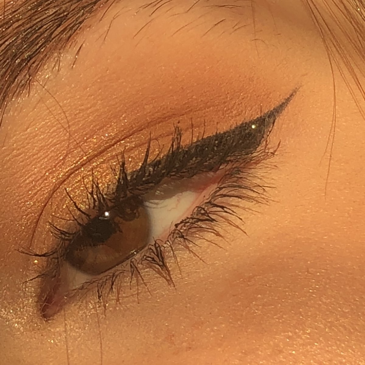 Карие глаза Эстетика