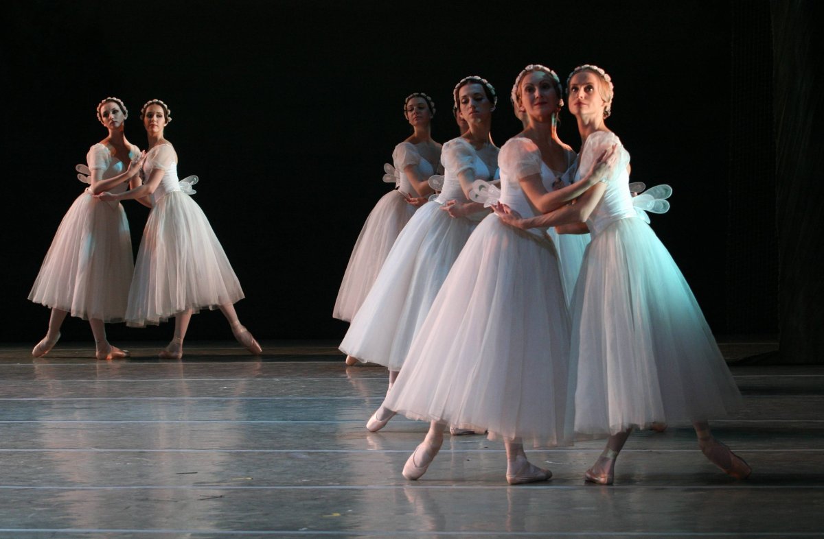 Балерина черно белая