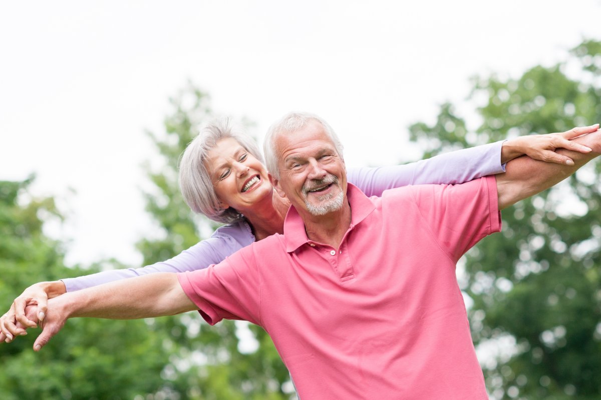 Счастливые пожилые люди