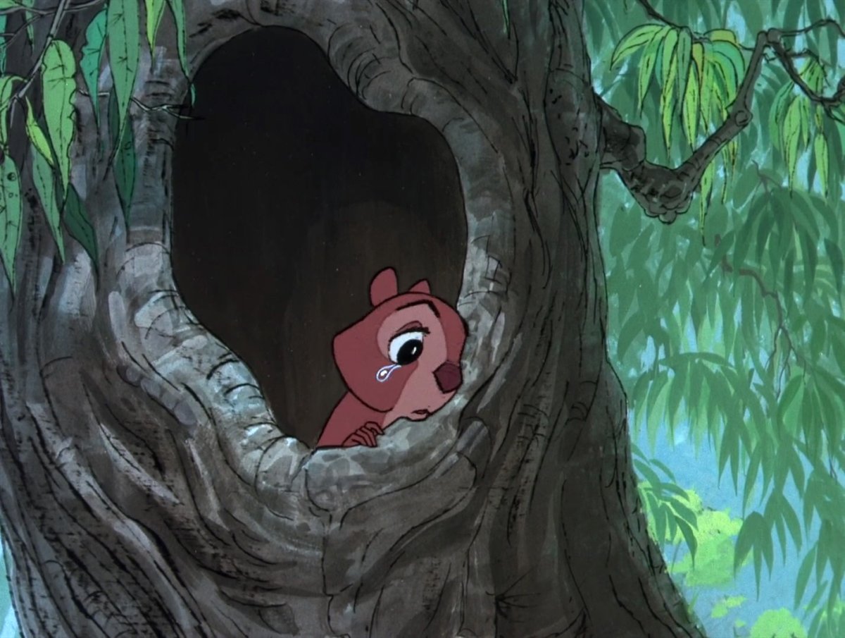 Белка в дупле из мультика