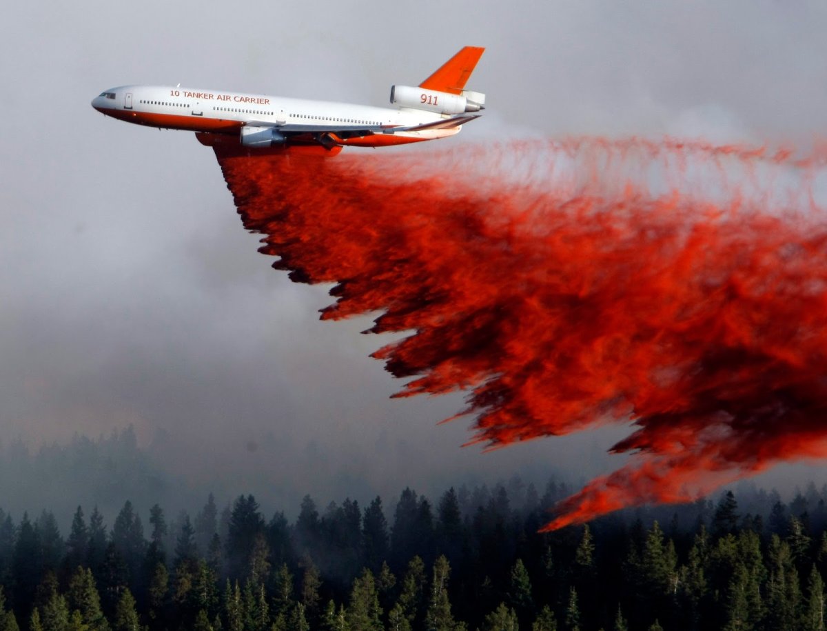 Красный самолет для детей