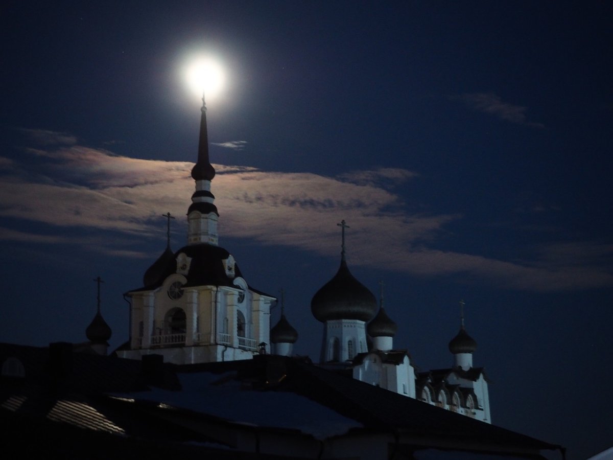 Церковь ночью