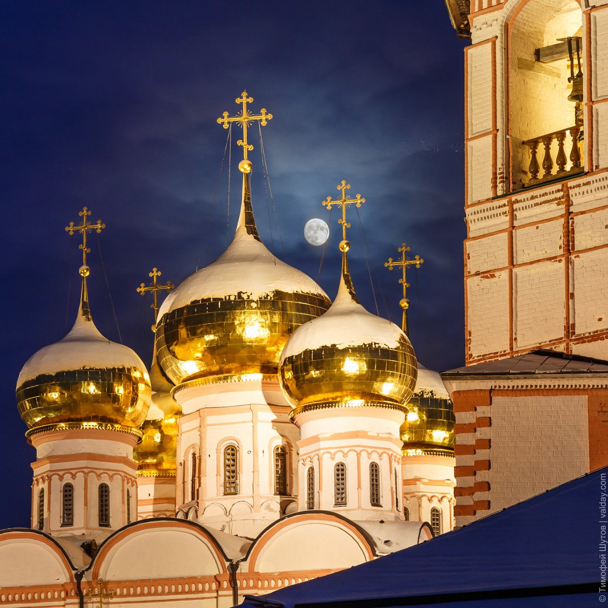 Золотые купола Иверского собора