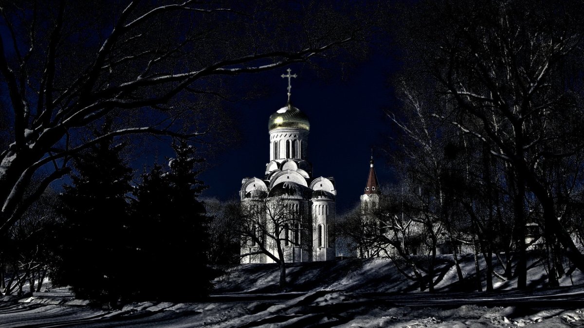 Церковь зимней ночью