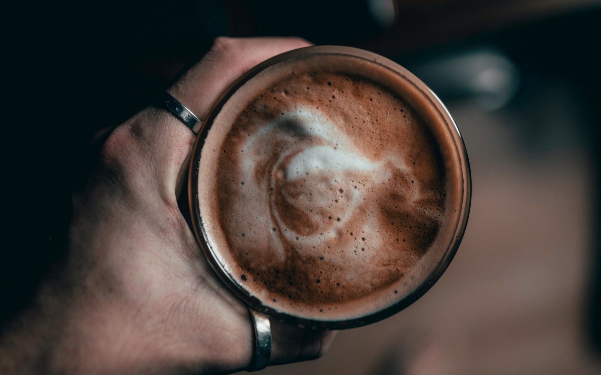 Кофе в руках