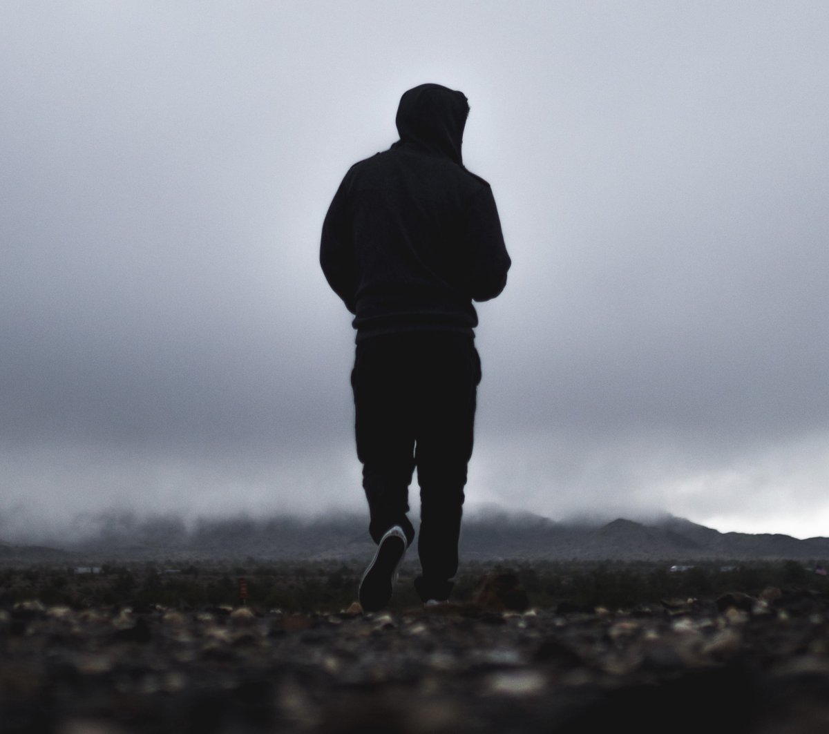 Парень уходит