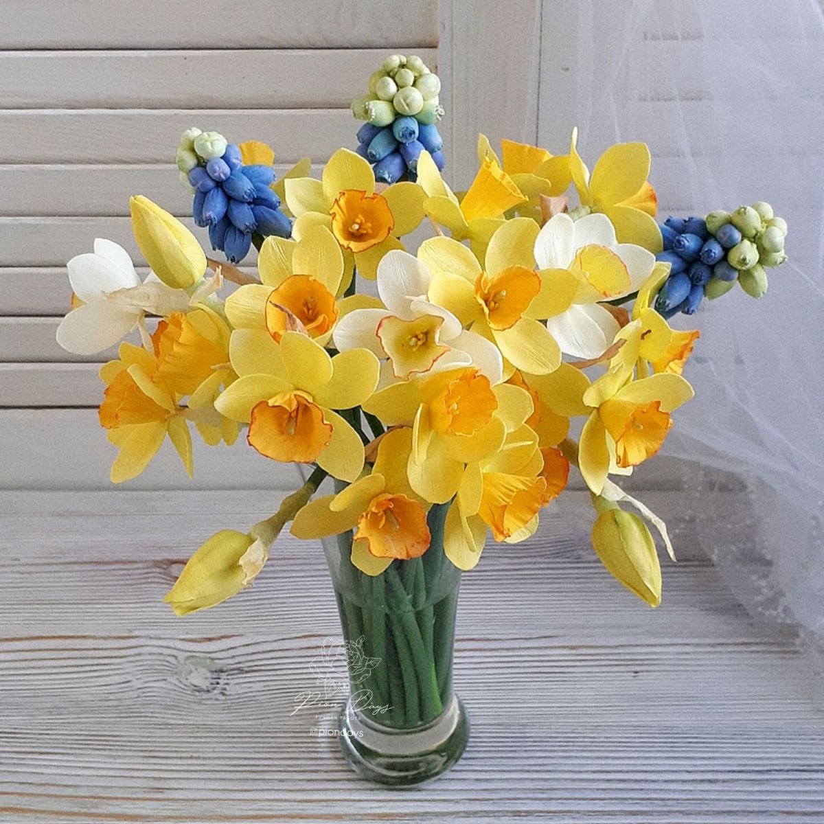 Нарциссы букет