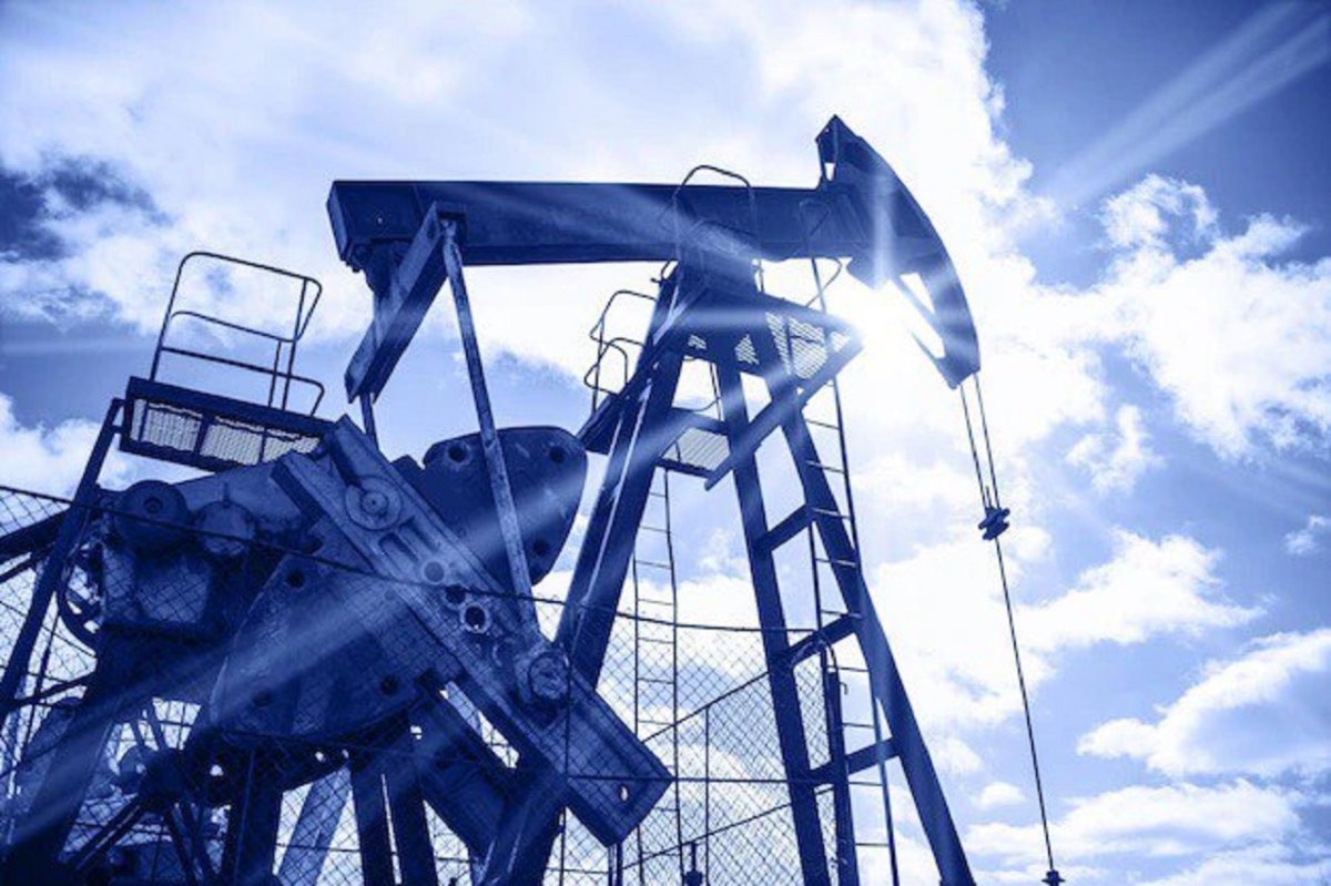 Синяя качалка нефтяная