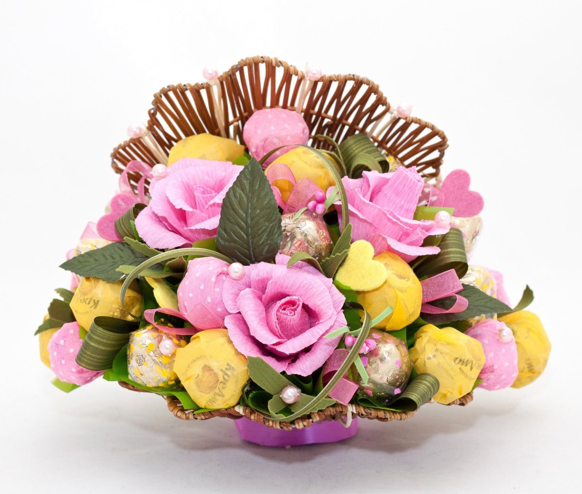 Оригинальные букеты из конфет