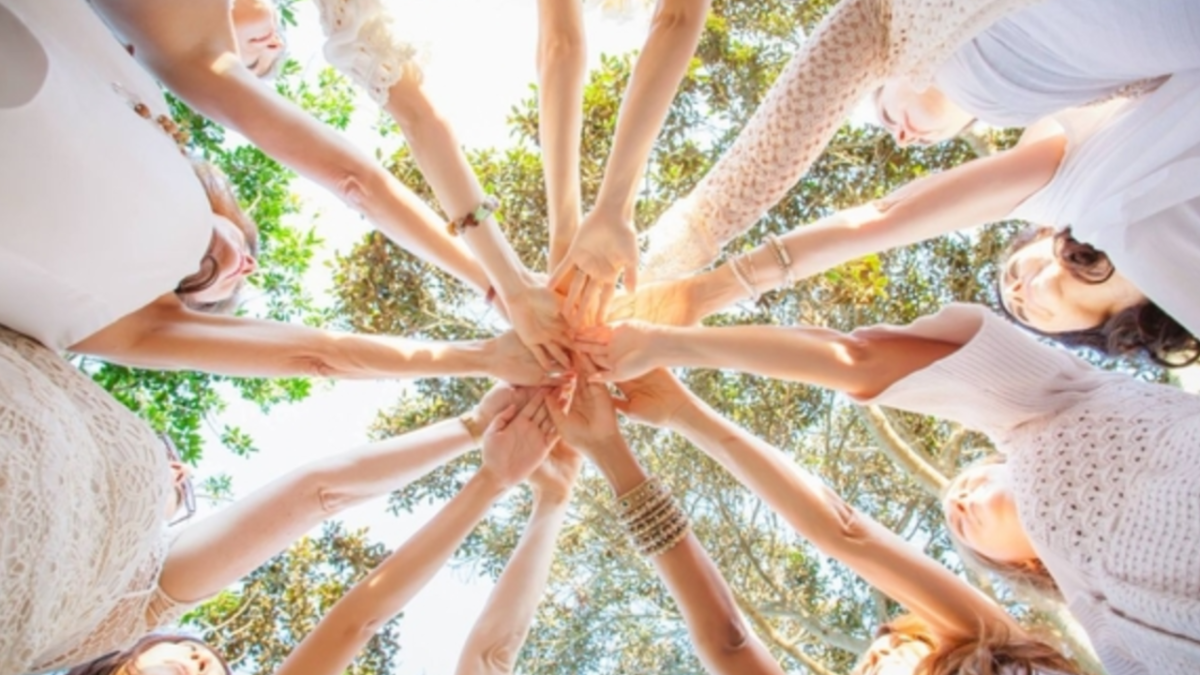 Женский круг на природе