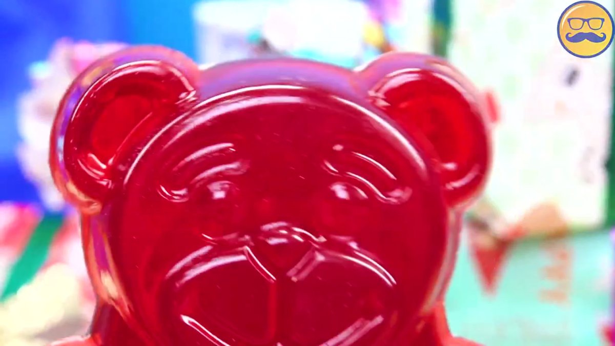 Познаватель и ЖЕЛЕЙНЫЙ медведь Валера