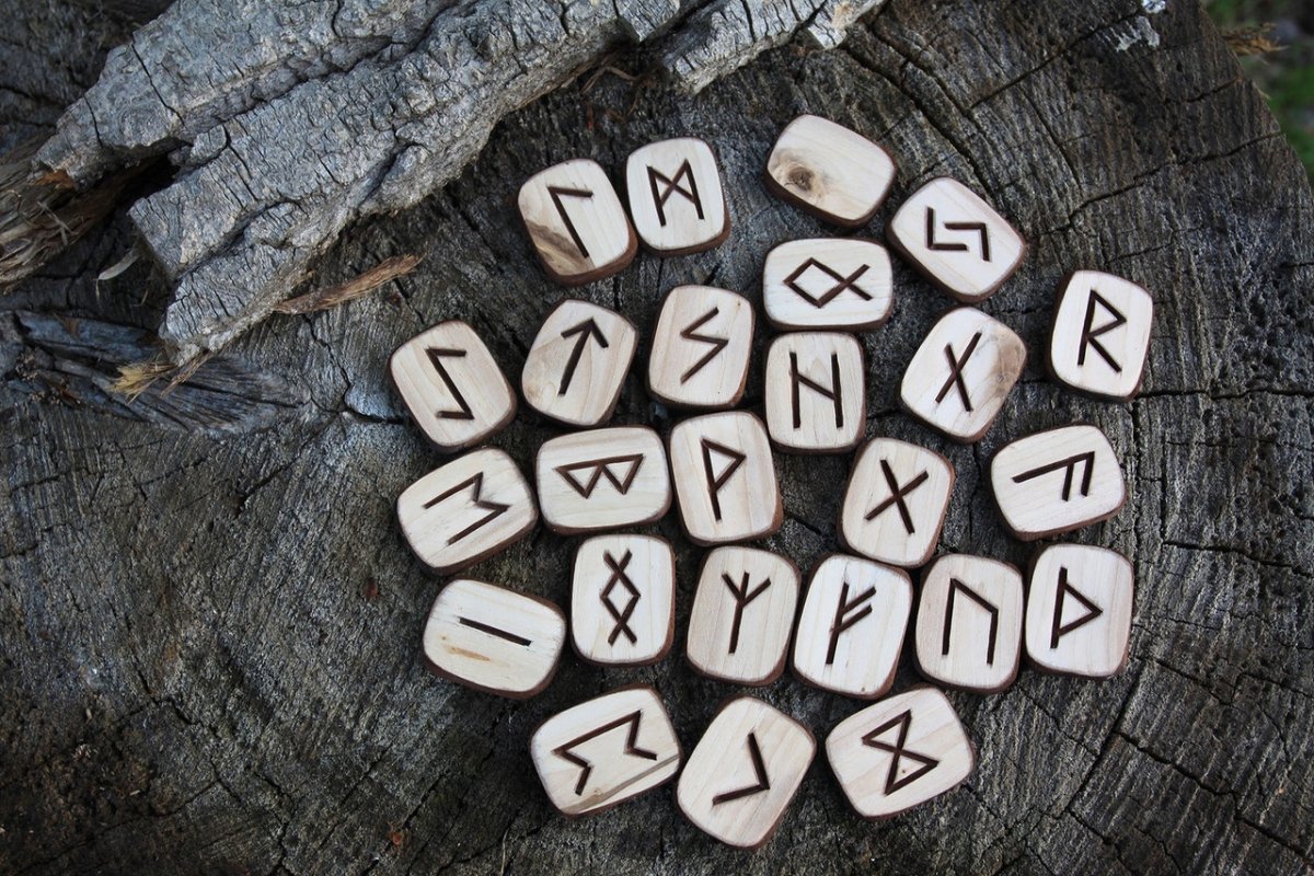 Скандинавские руны бук
