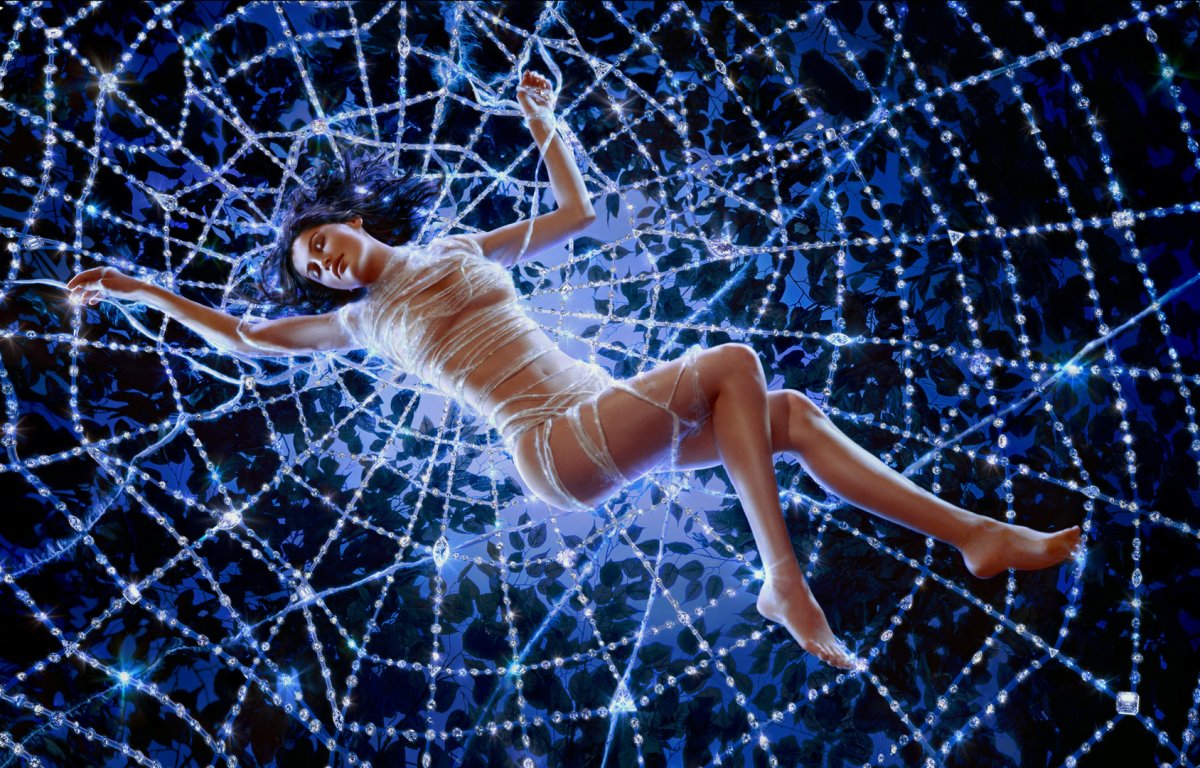 Летиция Каста в паутине