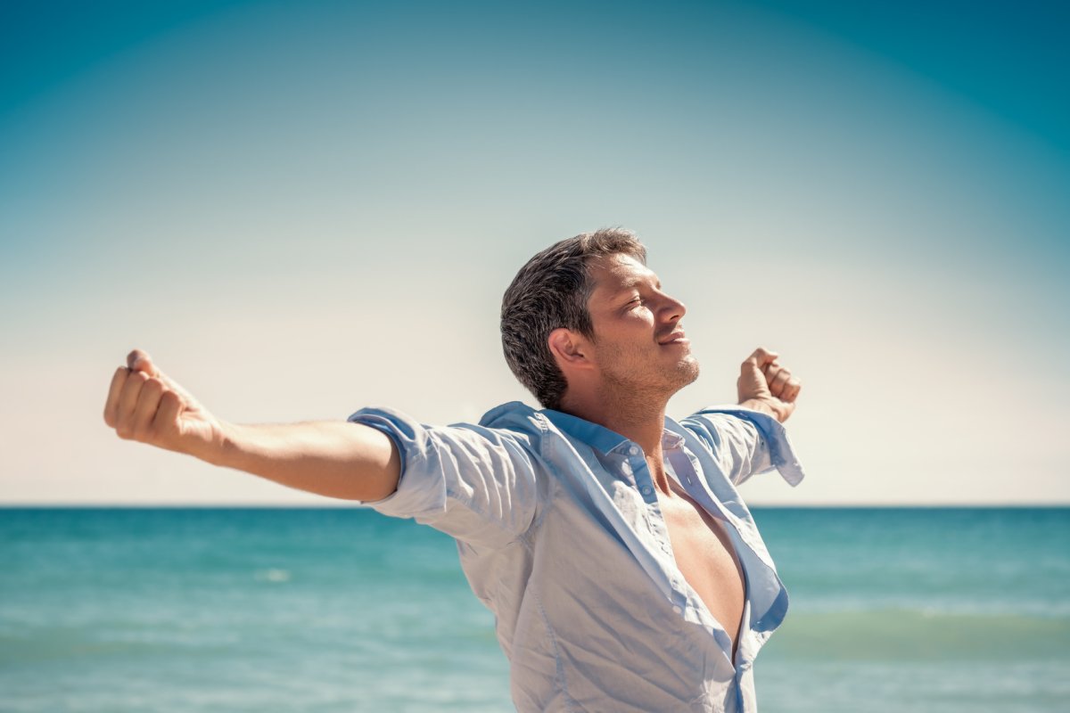 Человек радостный