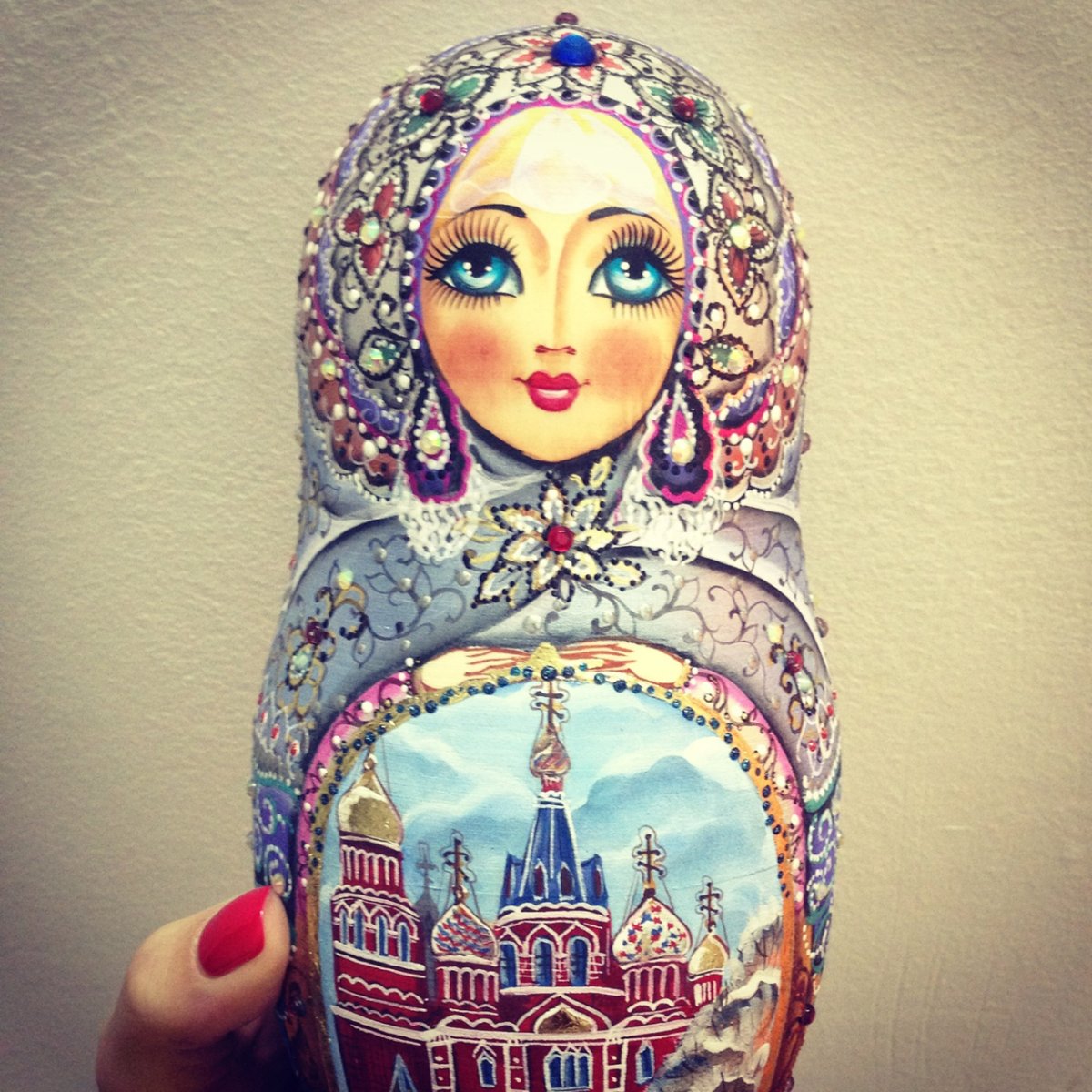 Красивое лицо матрешки