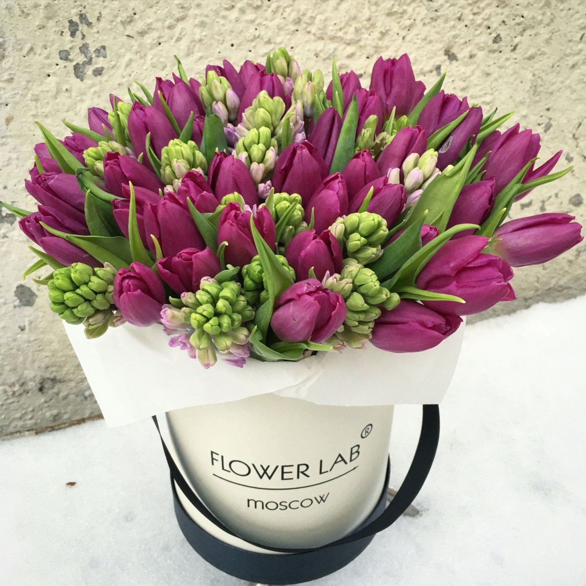 Букет разноцветных тюльпанов