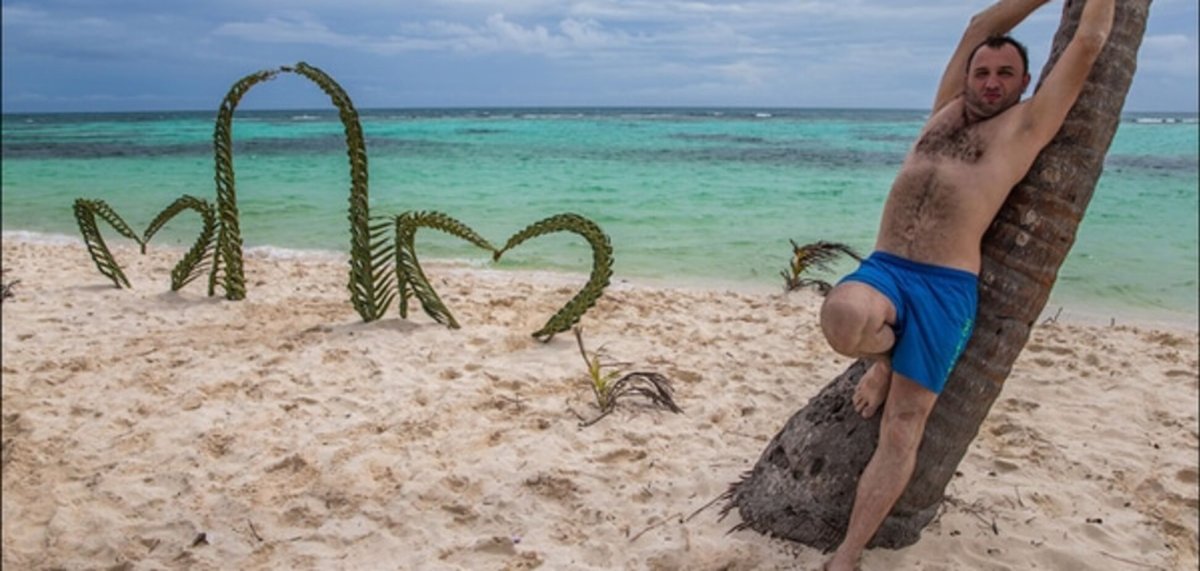 Парень на море смешные