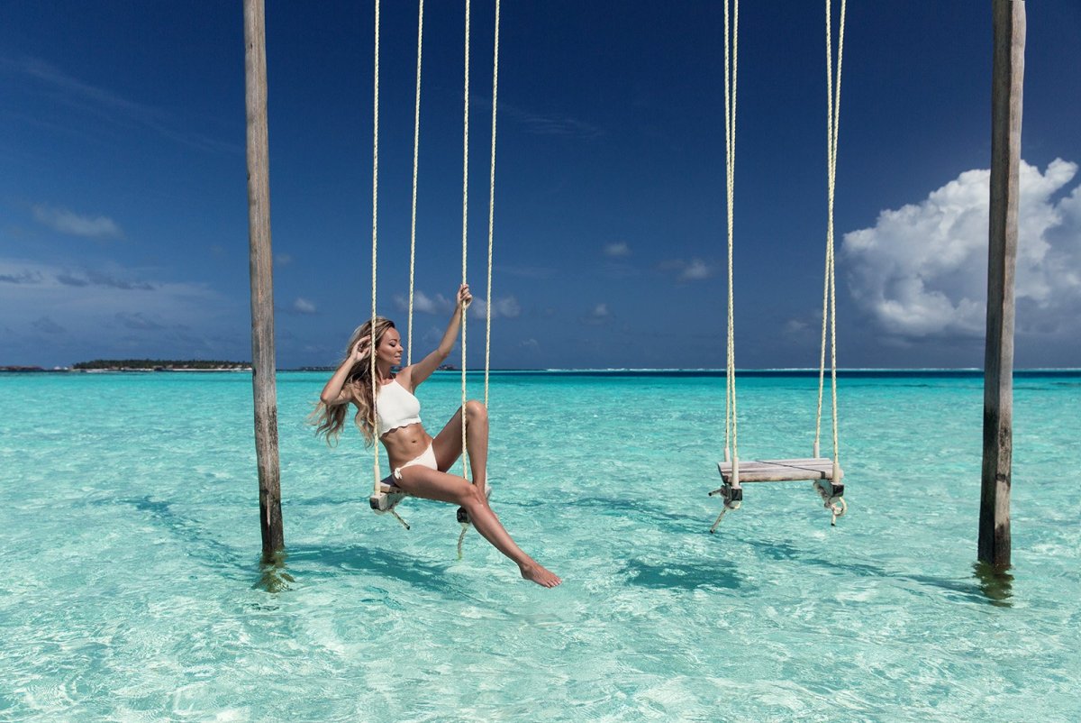 Качели на пляже