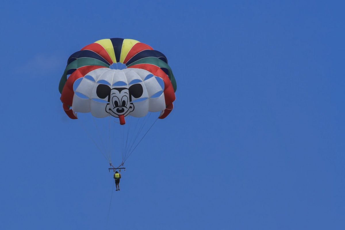 Наклейка парашютист