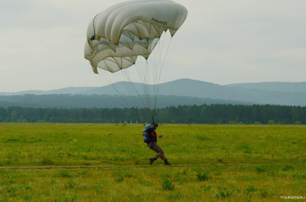 Парашютист плакат