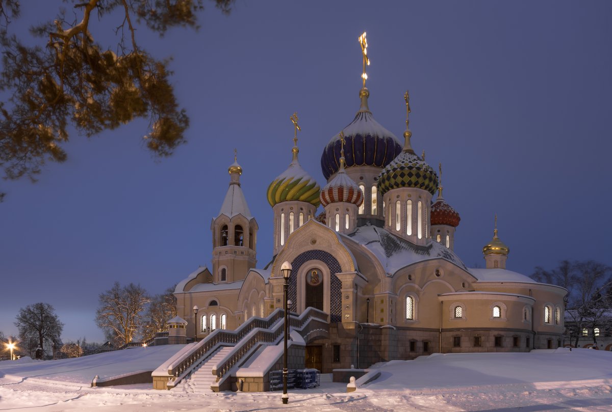 Храм в Переделкино зимой