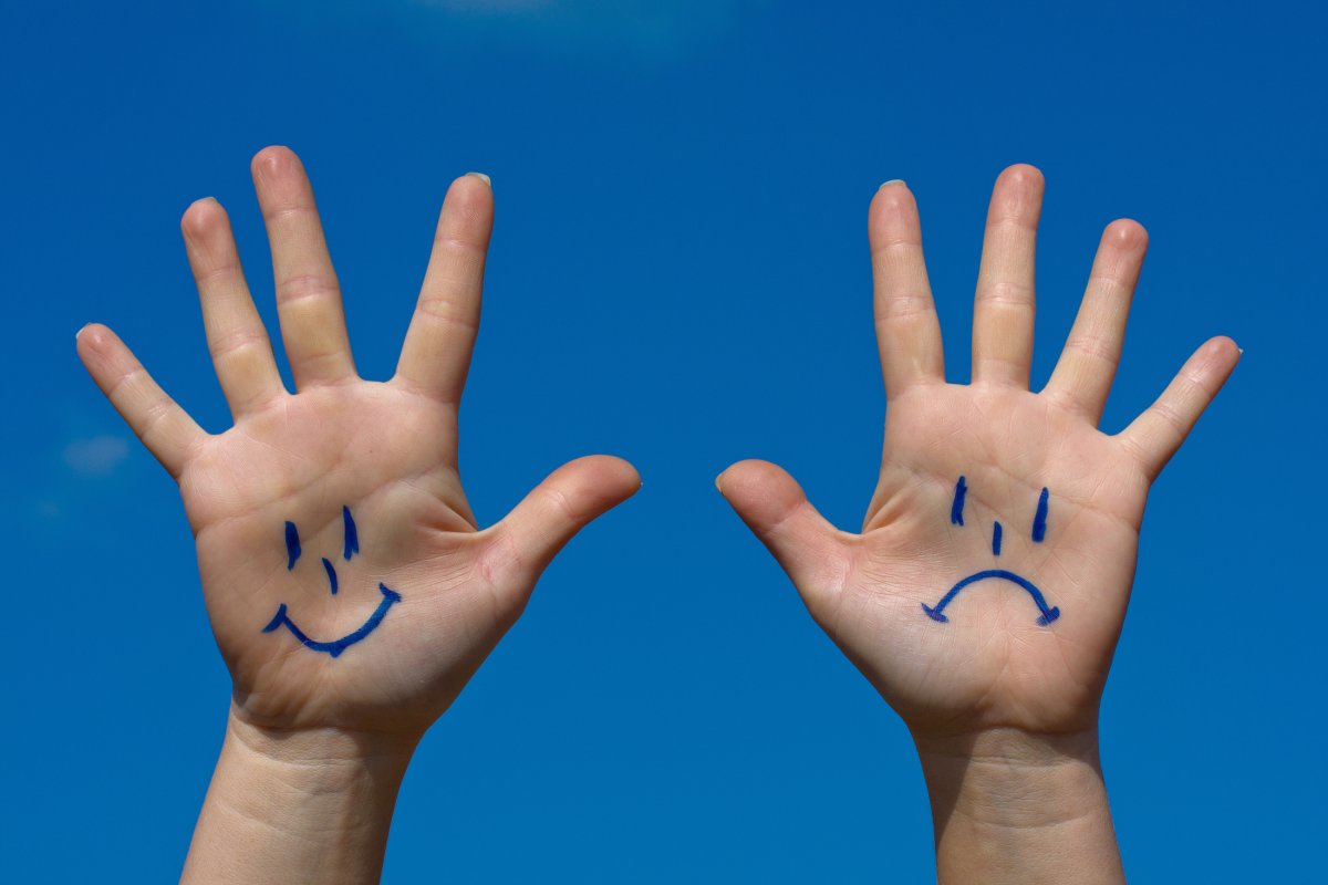 Ладошки с рожицами