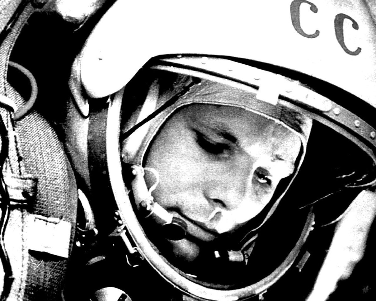 Юрий Гагарин космонавт вектор
