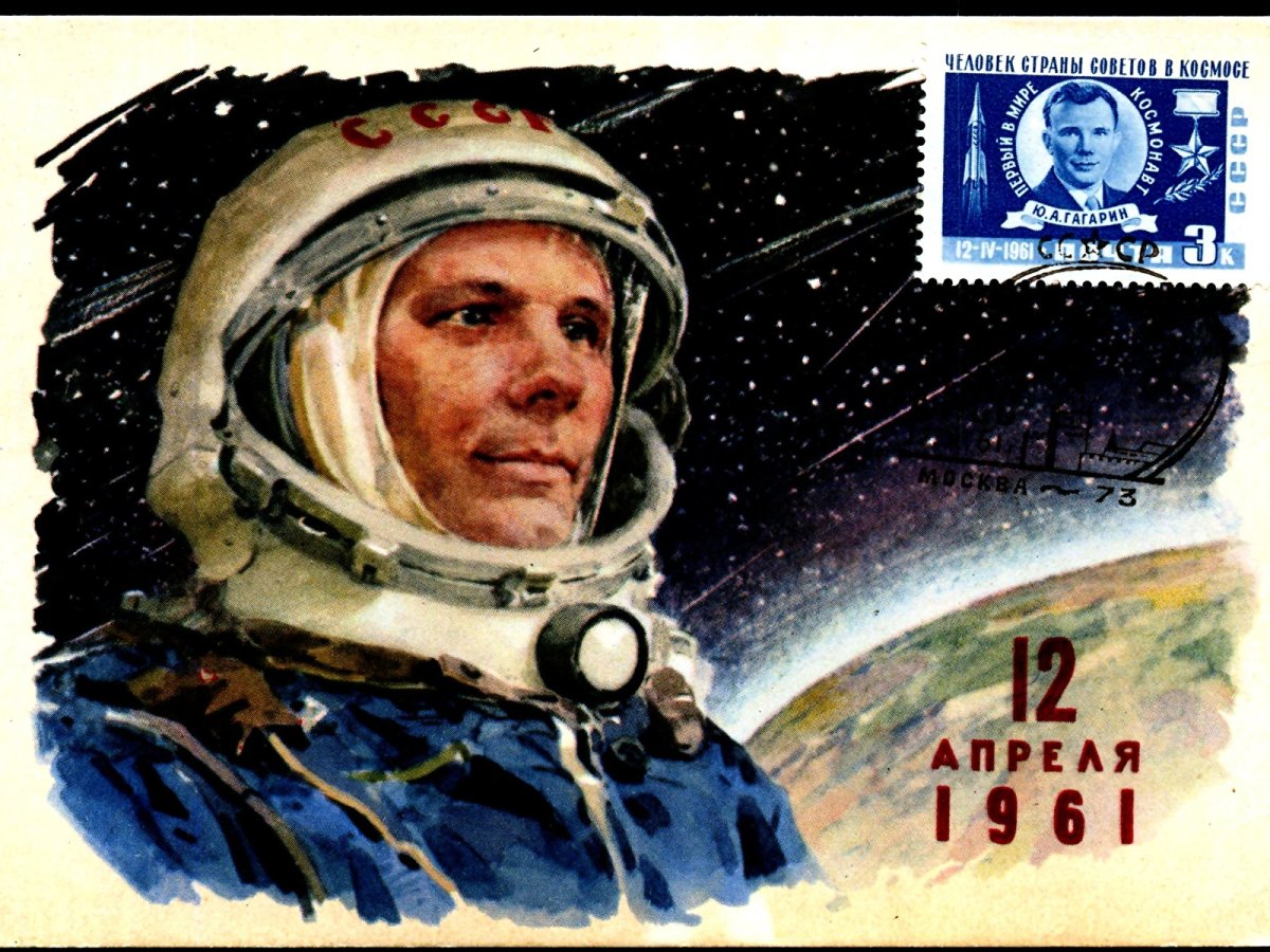 Юрий Гагарин в скафандре