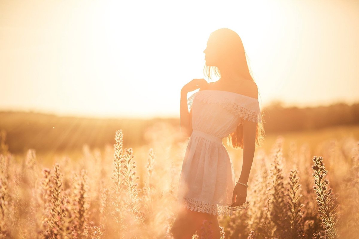 Девушка на рассвете