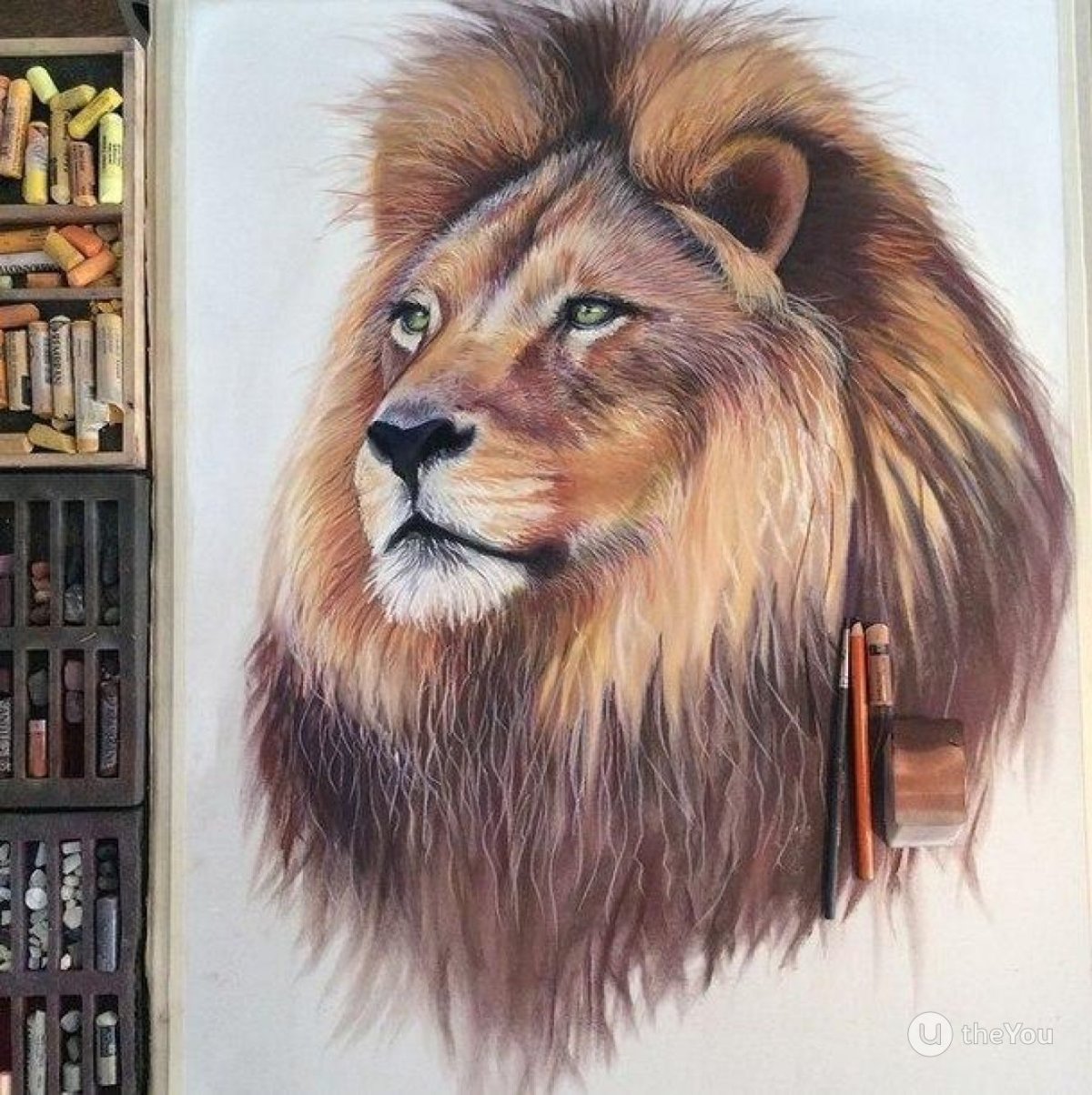 Лев акварельными карандашами