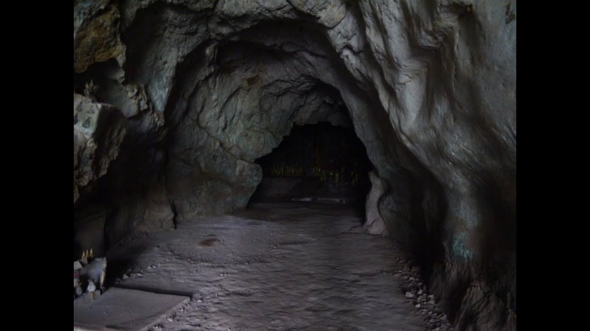 Пещера внутри