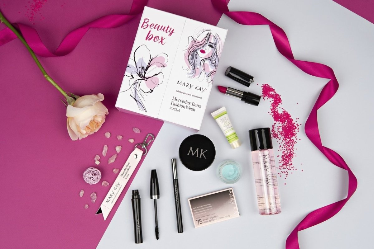 Мультяшные девушки с ногтями