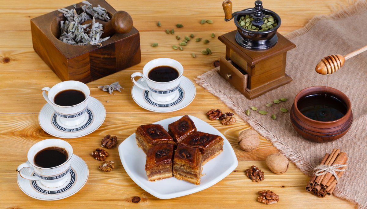 Чай с булочкой