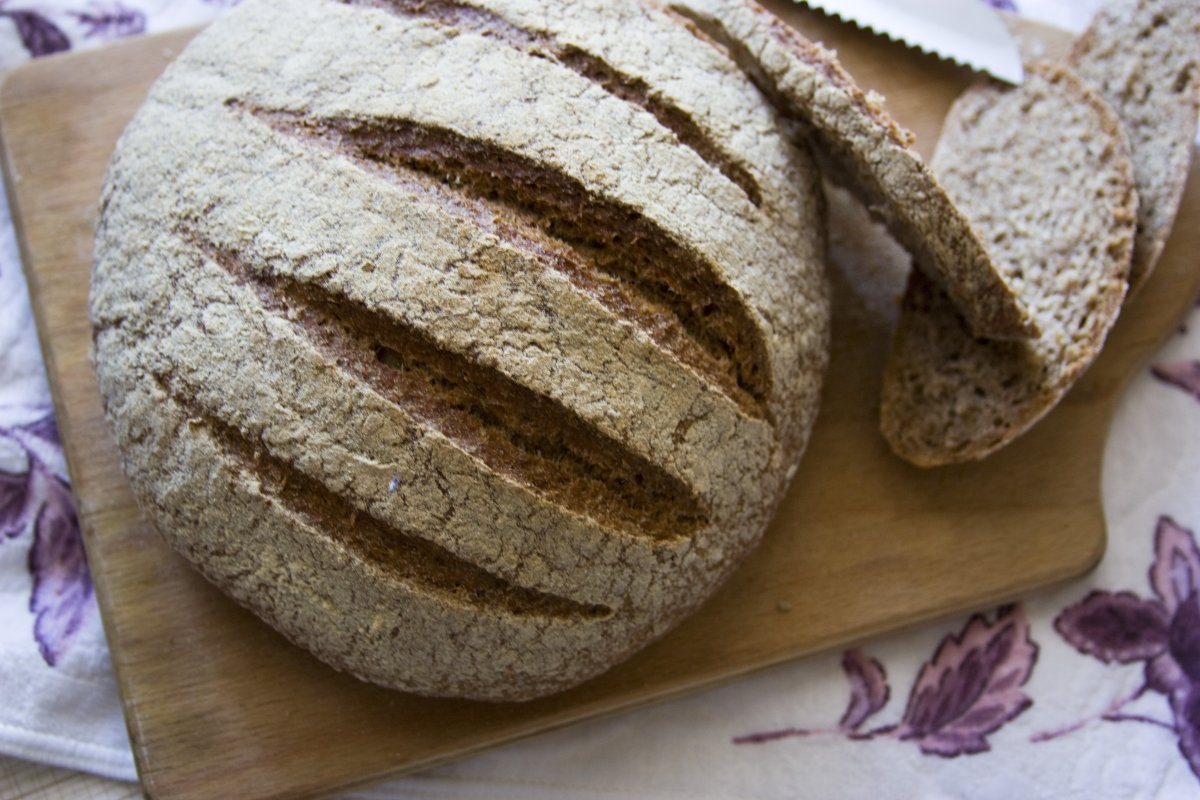 Хлеб в руках