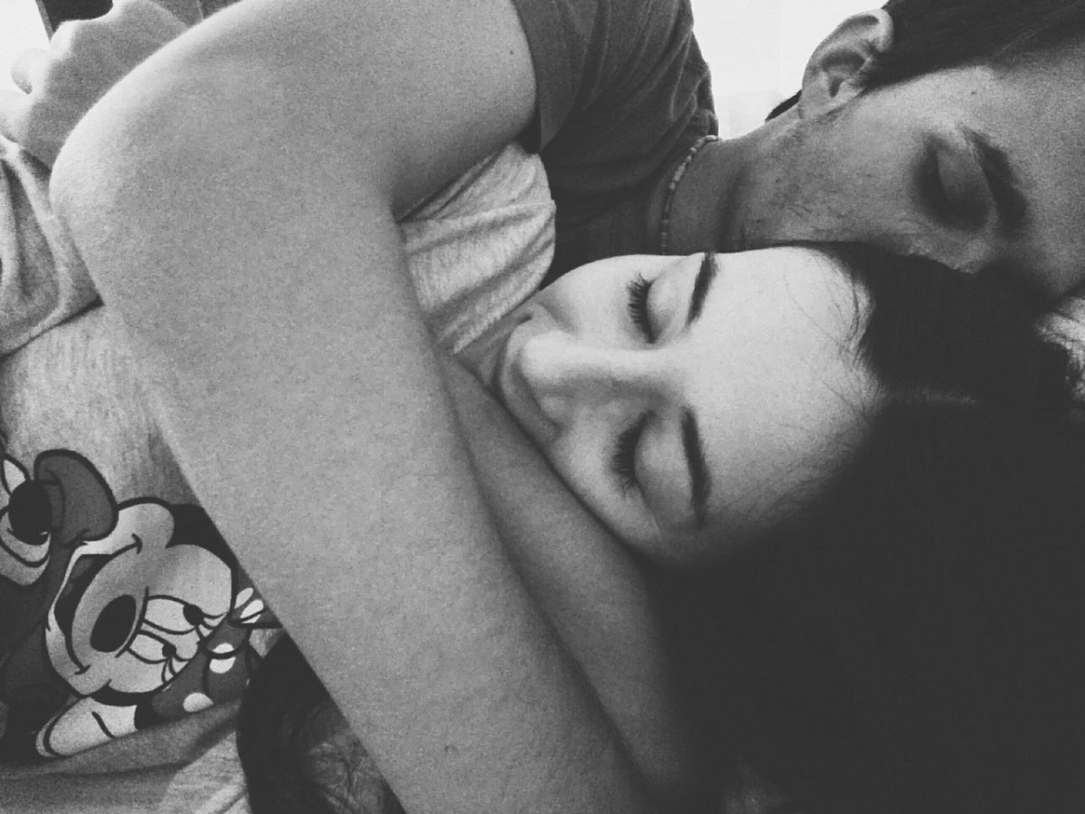 Объятия мужчины и женщины