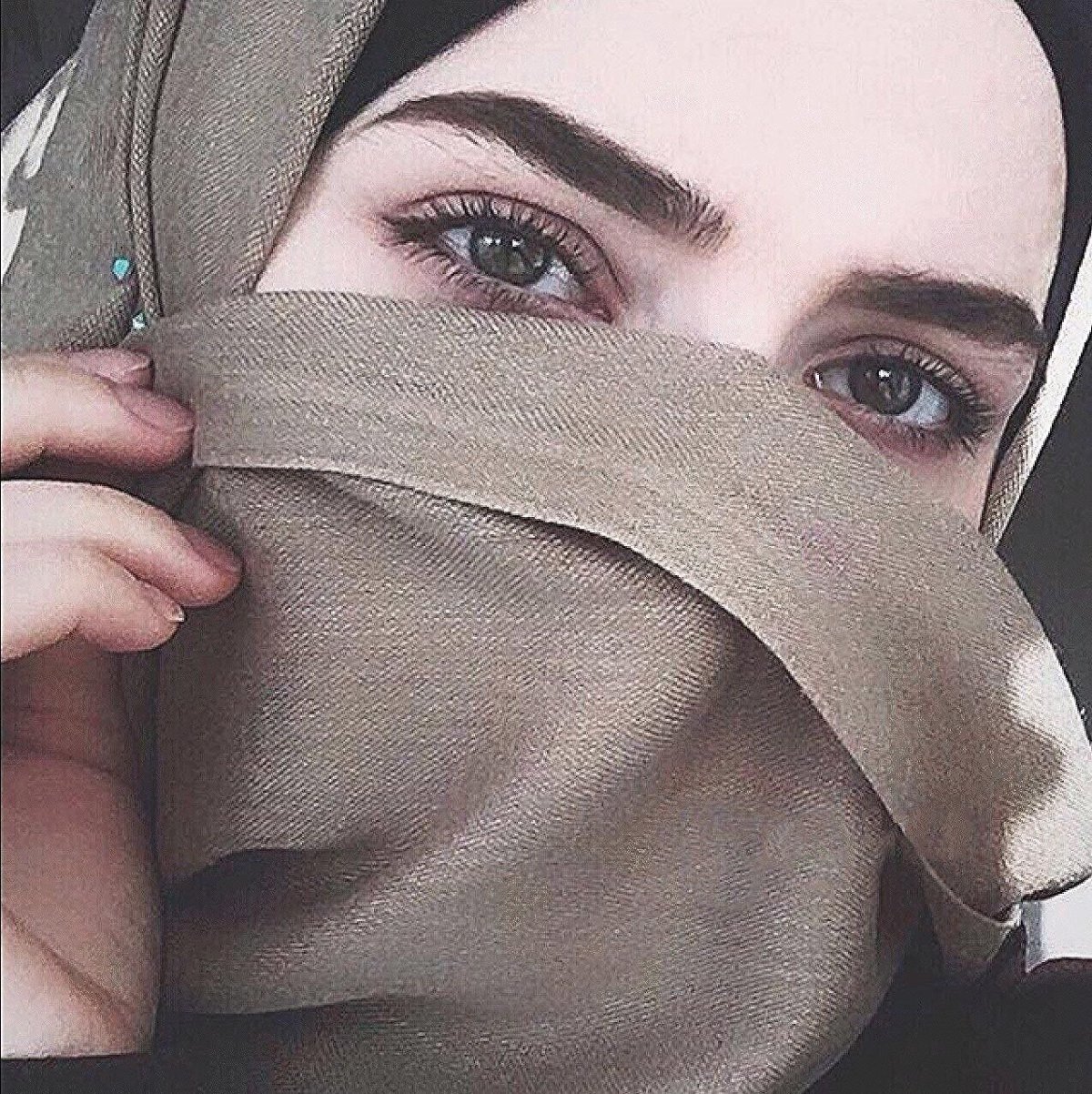 Мусульманка с розами