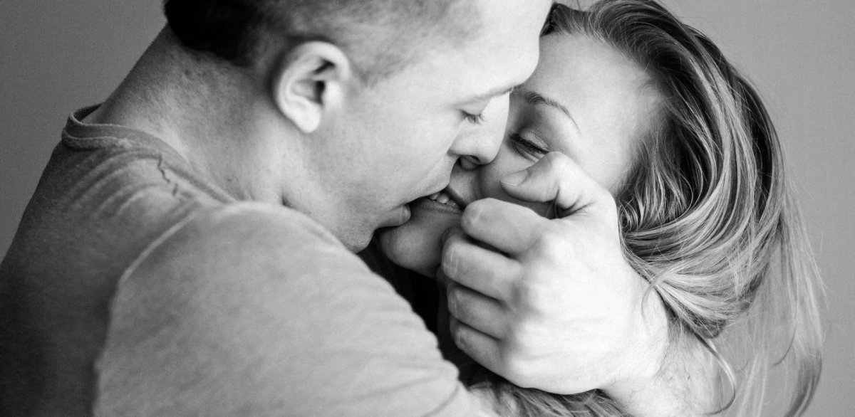 Сильно обнимаю