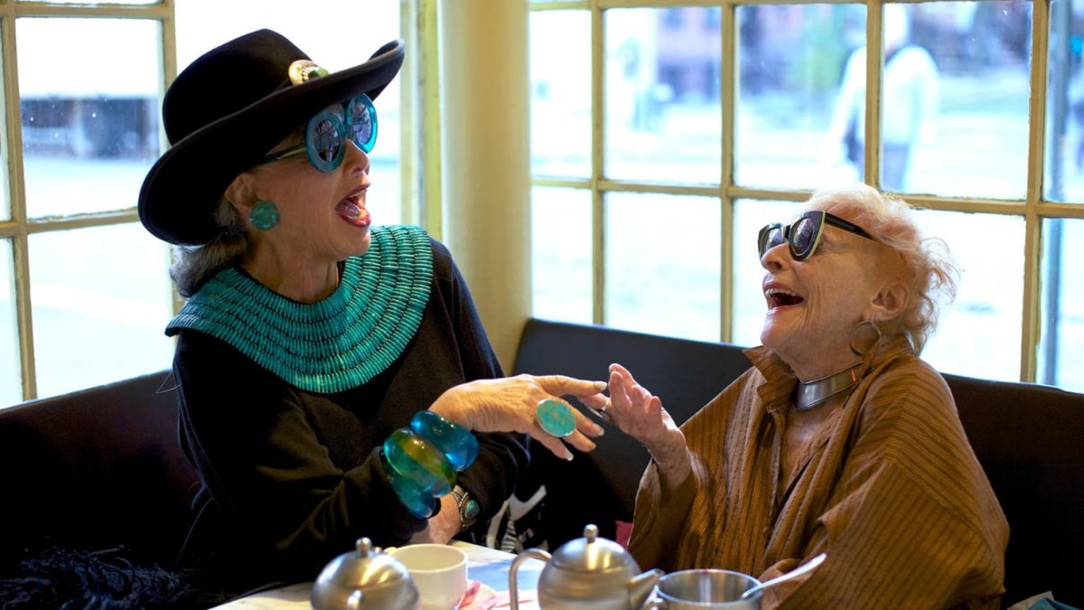 Городская сумасшедшая бабушка