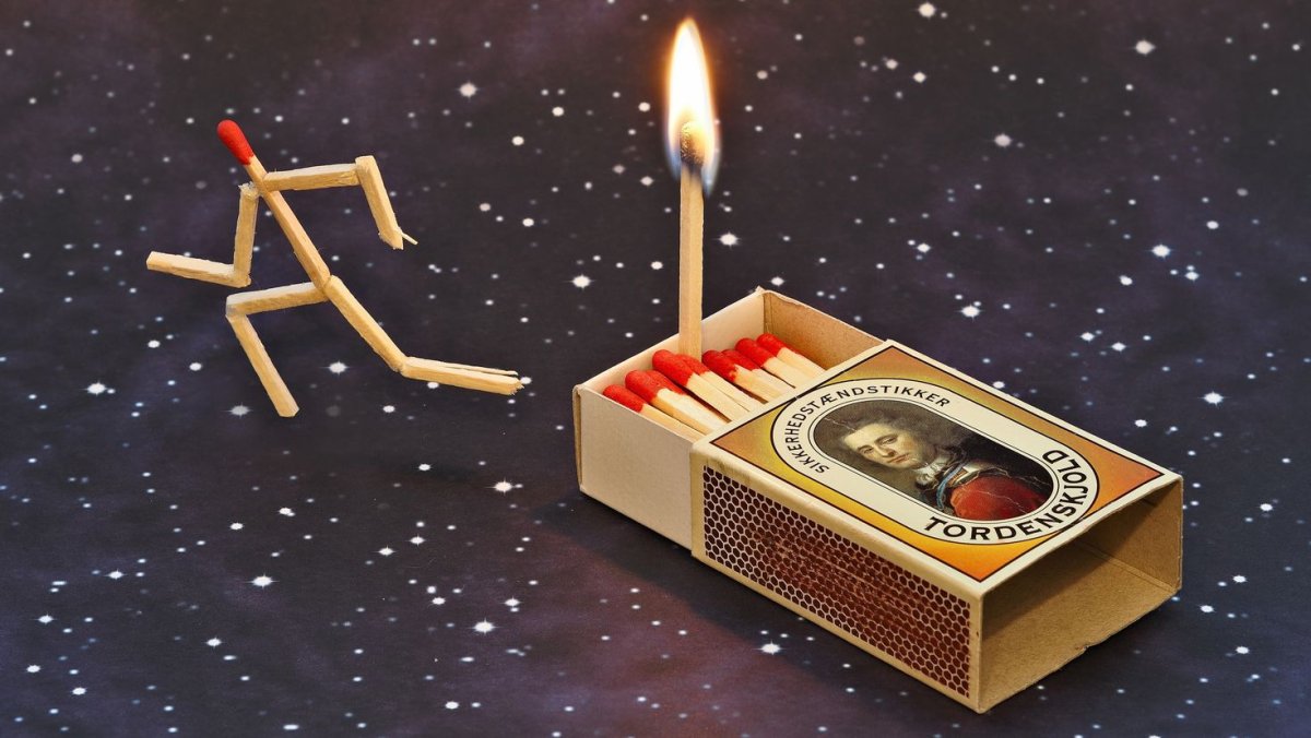 Спичка и коробок