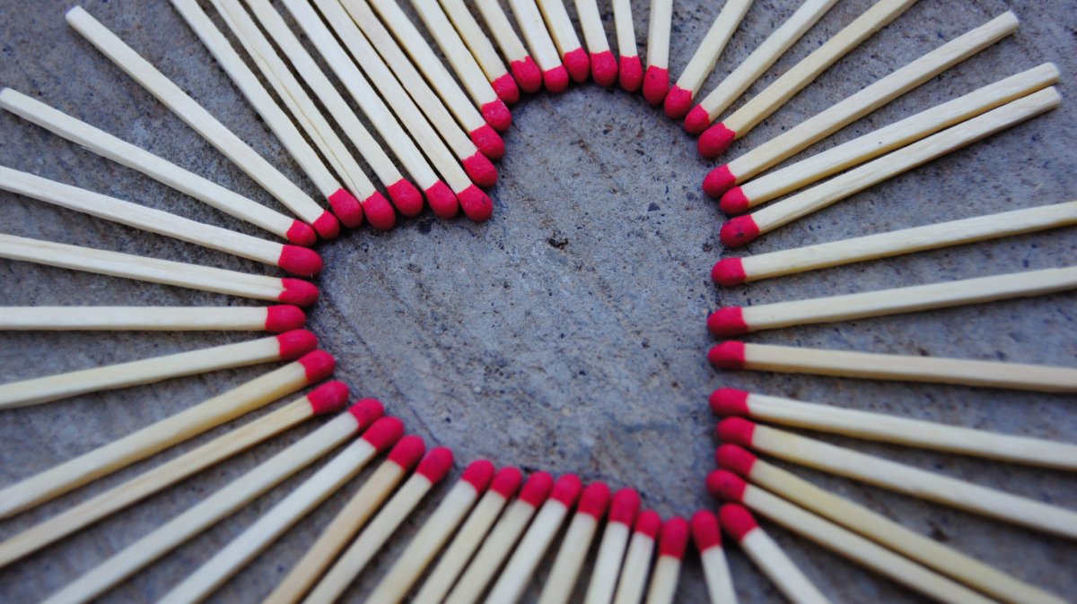 Ребенок со спичкой