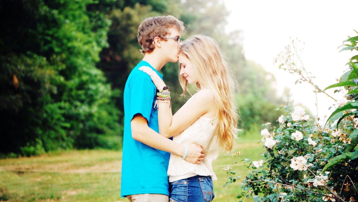 Страстный поцелуй