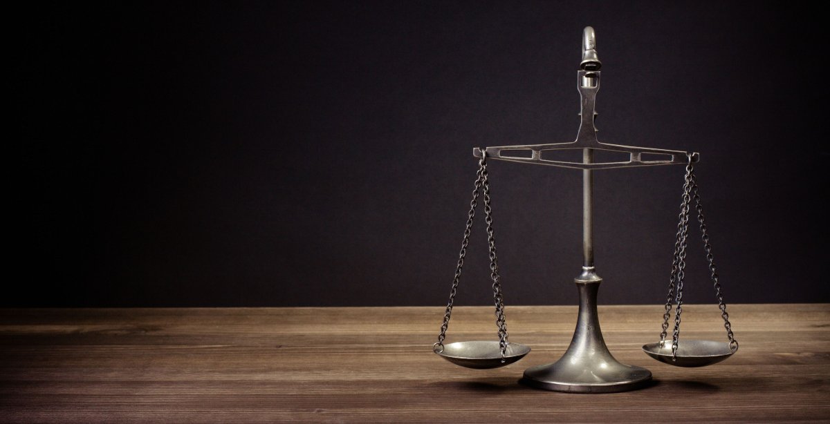 Весы юриста