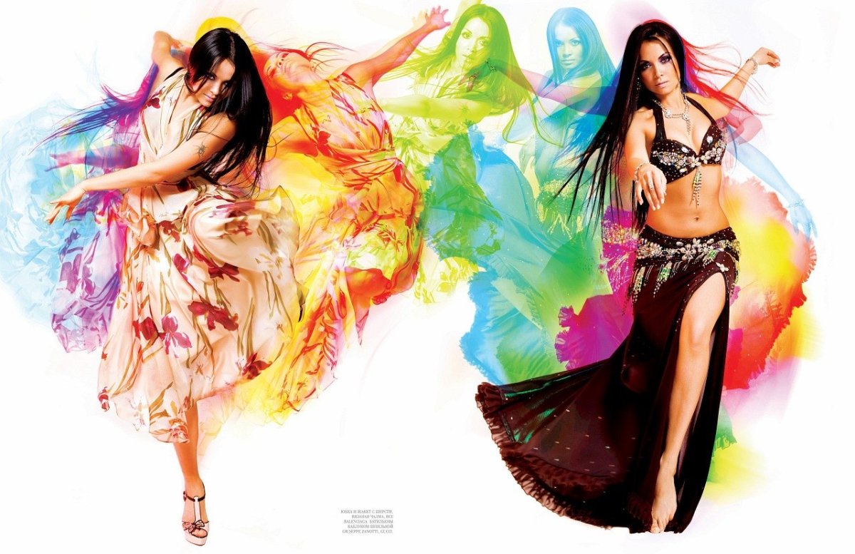 Девушка в ритме танца