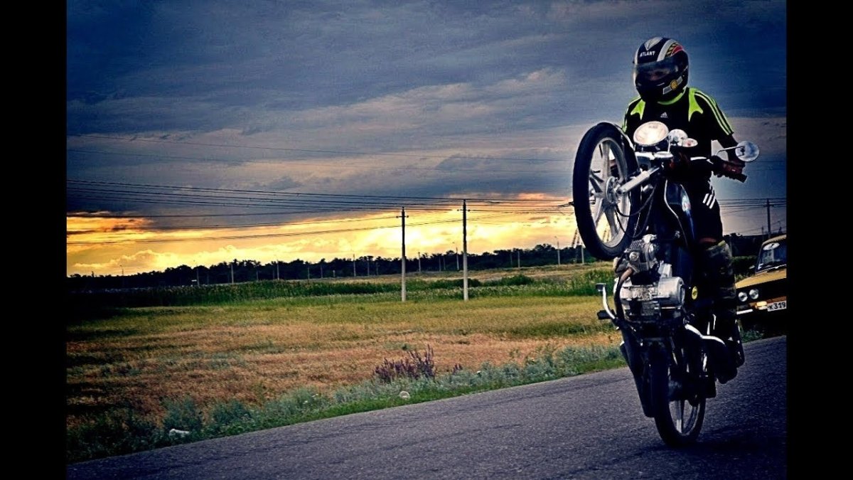 Мотоцикл на закате