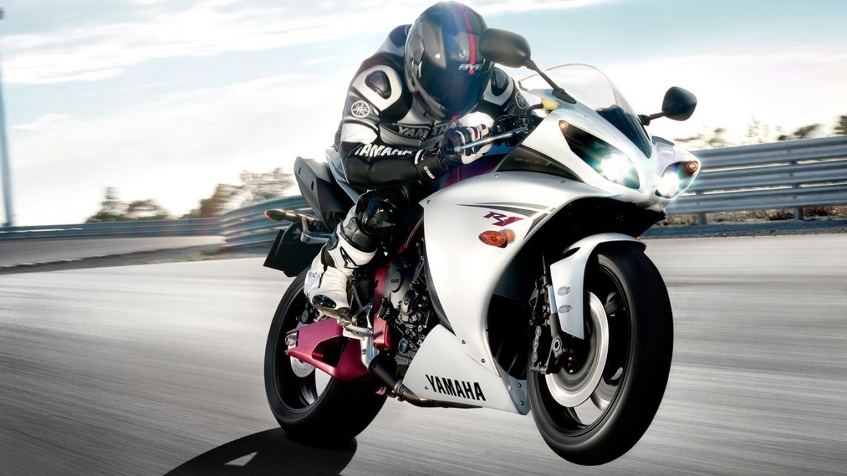Мотогонщик на Yamaha