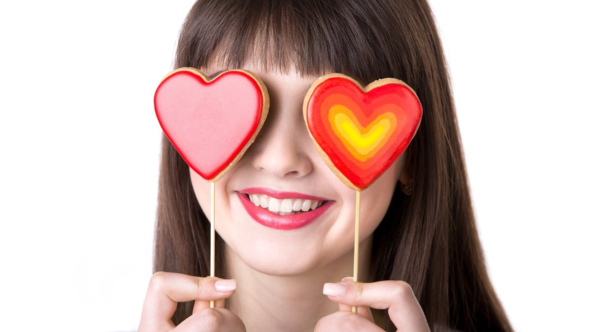 Девушка с сердечком