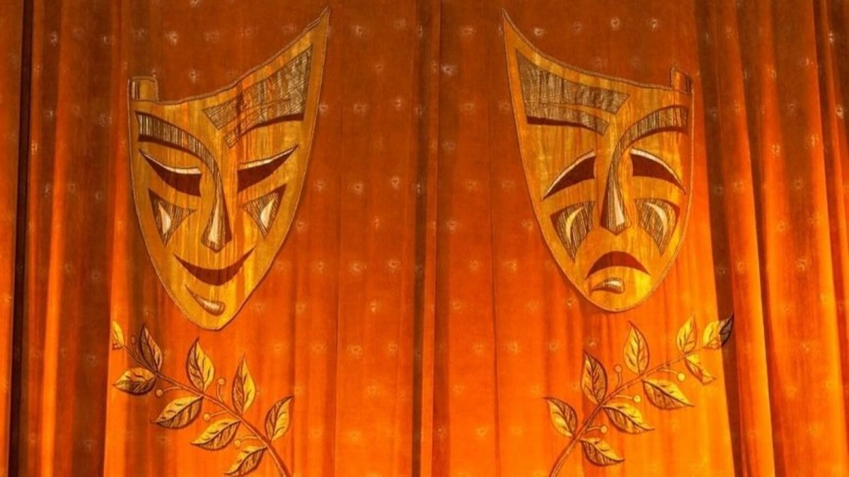 Поздравление с днем рождения театра